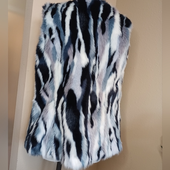 INC International Concepts faux fur vest - Picture 14 of 14